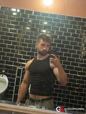 Gay Escort Max 22yr - role