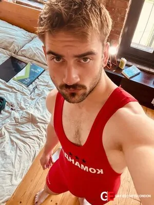 Gay Escort Max 22yr - role