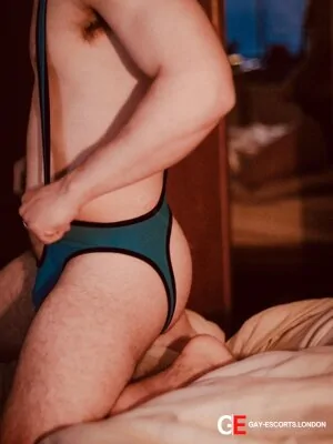Gay Escort Max 22yr - role