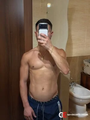 Bisexual Escort Alessio 25yr - role