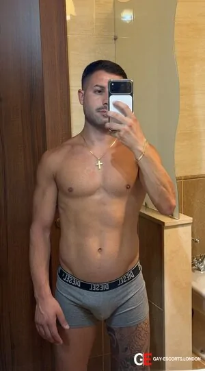 Bisexual Escort Alessio 25yr - role