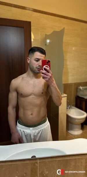 Bisexual Escort Alessio 25yr - role