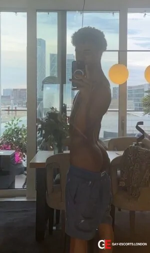 Gay Escort Kyson 18yr - gangbang