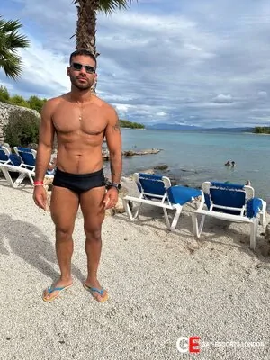 Bisexual Escort Leonardo 31yr - licking