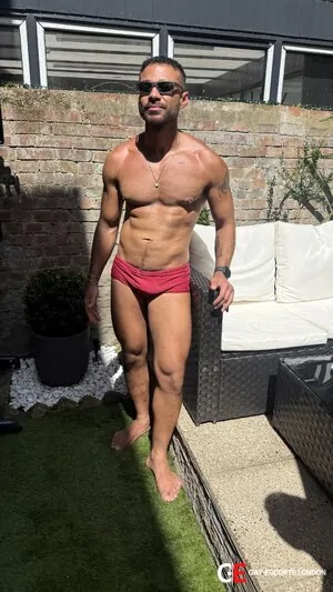 Bisexual Escort Leonardo 31yr - licking