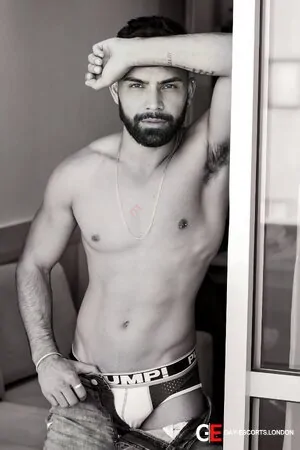 Bisexual Escort Kevin 33yr - licking