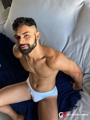 Bisexual Escort Kevin 33yr - licking