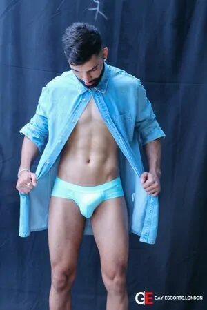Bisexual Escort Kevin 33yr - licking