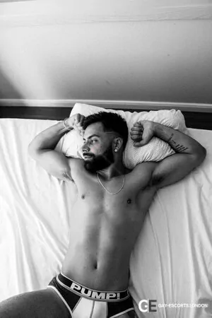 Bisexual Escort Kevin 33yr - licking