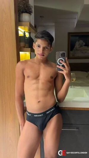 Gay Escort Lucas 22yr - role
