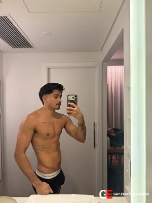 Gay Escort Guilherme 24yr - role