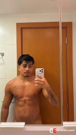 Gay Escort Guilherme 24yr - licking