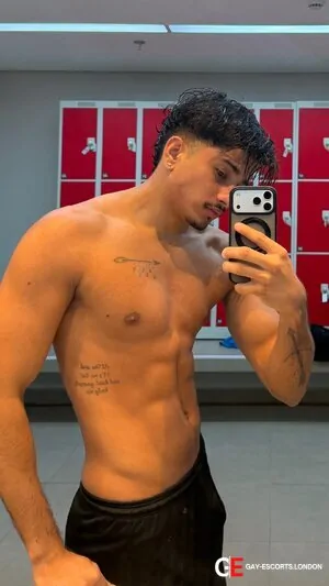 Gay Escort Guilherme 24yr - role