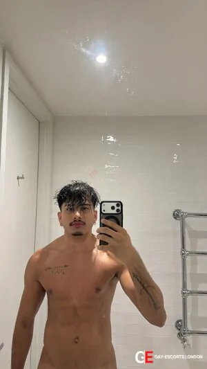 Gay Escort Guilherme 24yr - role