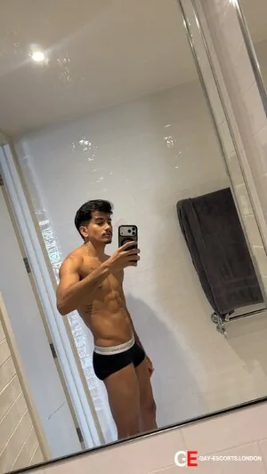 Gay Escort Guilherme 24yr - role