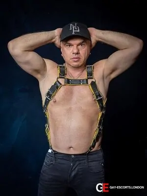 Gay Escort Antonio 49yr - role