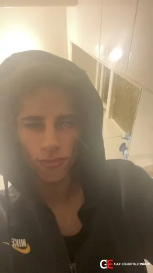 Gay Escort Jo 18yr - role