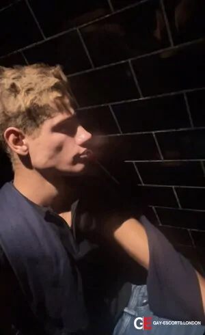 Gay Escort Jay 18yr - sucking