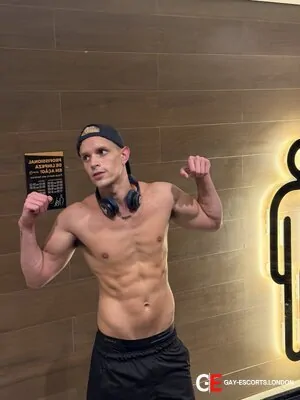 Gay Escort Angelo 25yr - role