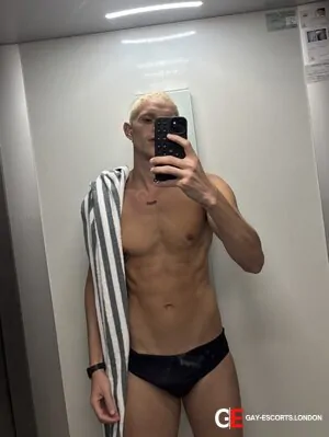 Gay Escort Angelo 25yr - role
