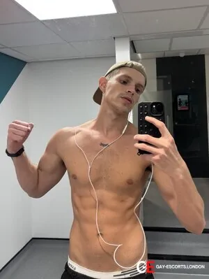 Gay Escort Angelo 25yr - sucking