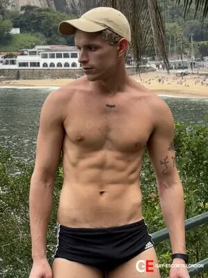 Gay Escort Angelo 25yr - sucking