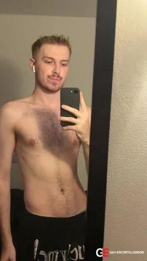 Gay Escort Ryan 22yr - trios