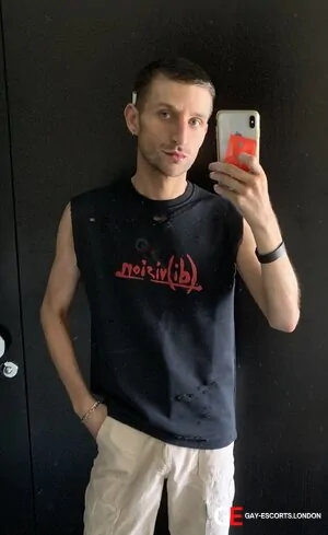 Gay Escort Toby 26yr - blowjob