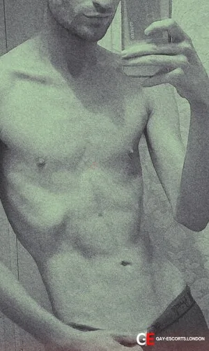 Gay Escort Toby 26yr - gangbang