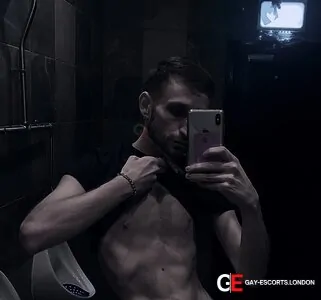 Gay Escort Toby 26yr - double penetration