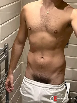 Gay Escort Kieran 27yr - blowjob