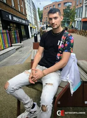 Gay Escort Jay 28yr - licking