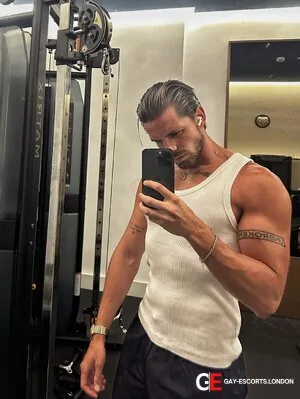 Bisexual Escort Cesarexl 27yr - licking