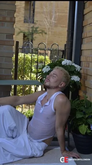 Gay Escort Lionel 29yr - sucking