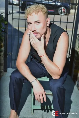 Gay Escort Lionel 29yr - sucking