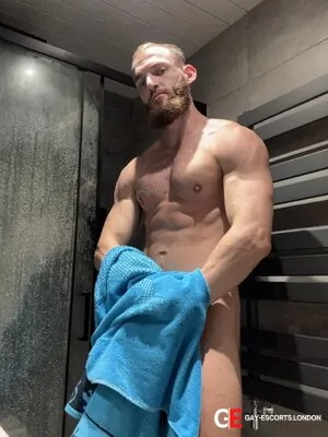 Gay Escort Ashley 28yr - sucking
