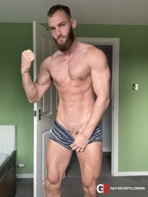 Gay Escort Ashley 28yr - licking