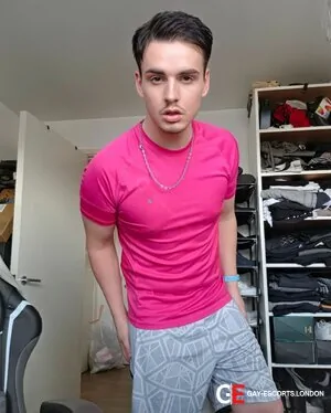 Gay Escort Adi 39yr - role