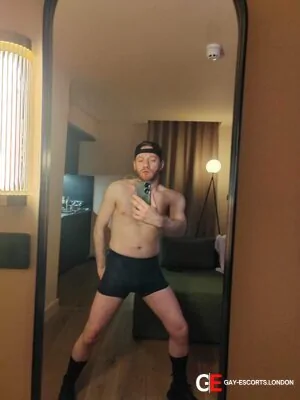 Gay Escort Theo 38yr - double penetration