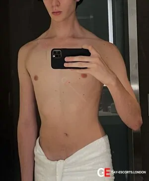 Gay Escort Thomas 22yr - sucking